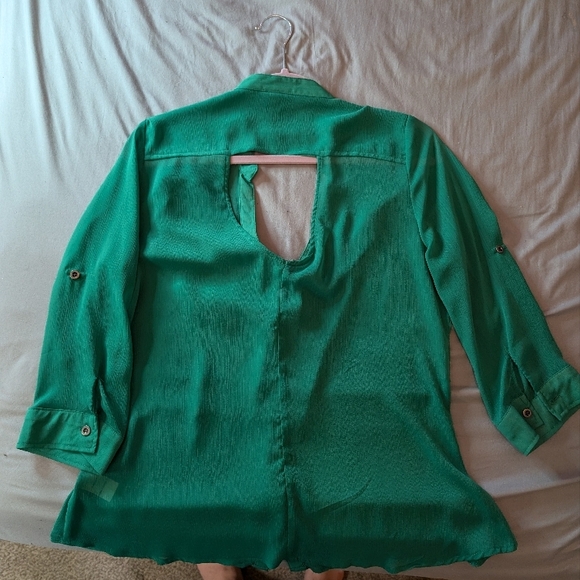 Green Button-Up Blouse - Picture 4 of 7